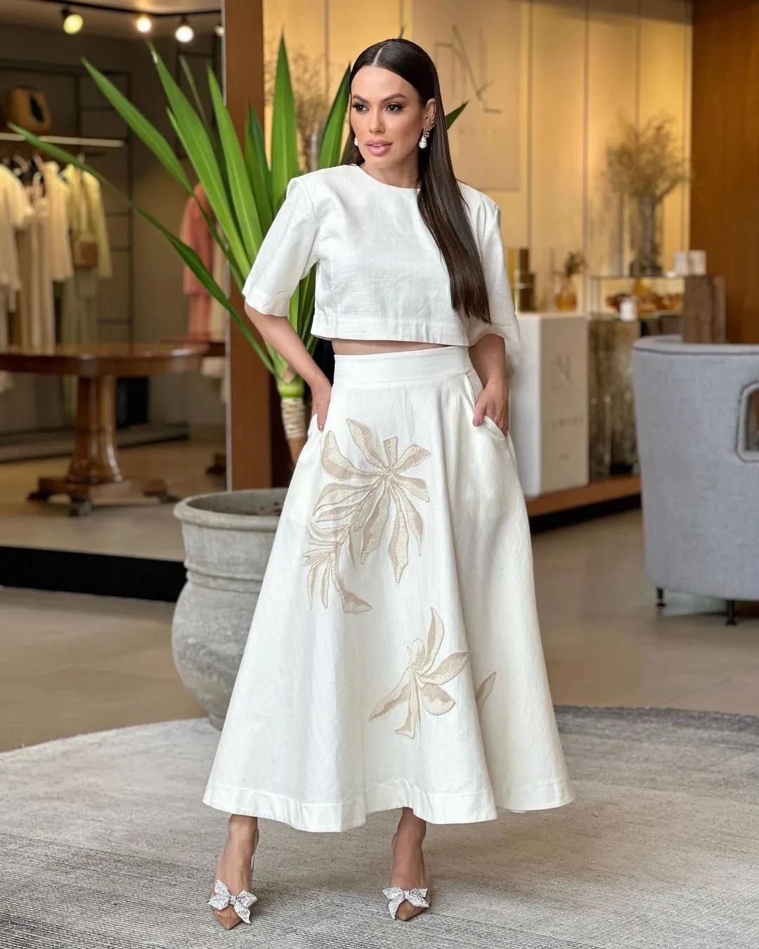 CONJUNTO ANNE FERNANDES NP8014 OFF WHITE CROPPED E SAIA MIDI