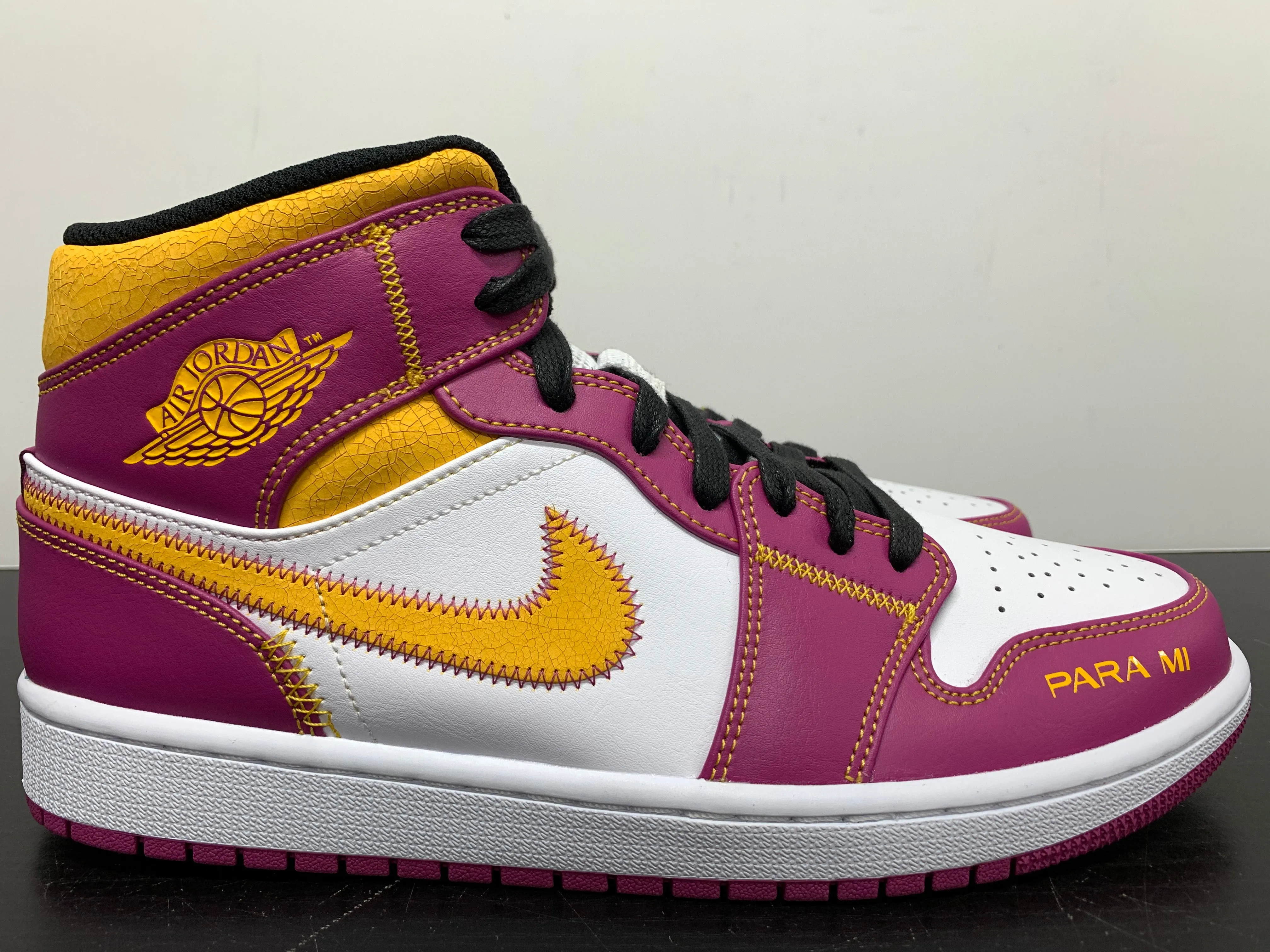 Nike Air Jordan 1 Mid Dia De Los Muertos